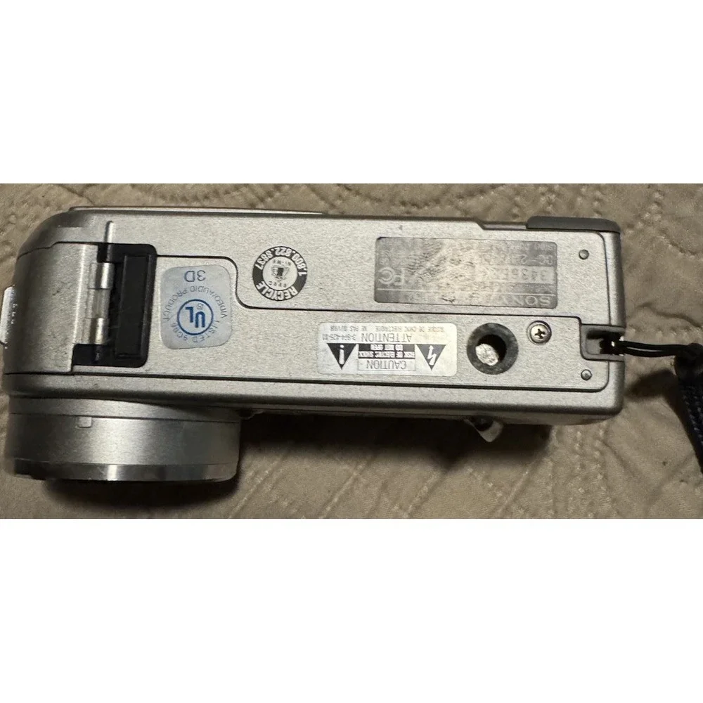 Sony Cyber-Shot DSC-P52 Digital Camera Parts Only For Repair or Parts